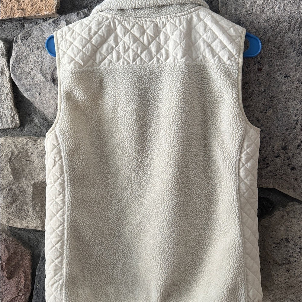 Vineyard Vines Quilted Cream fleece Vest women’s size medium - Picture 5 of 5